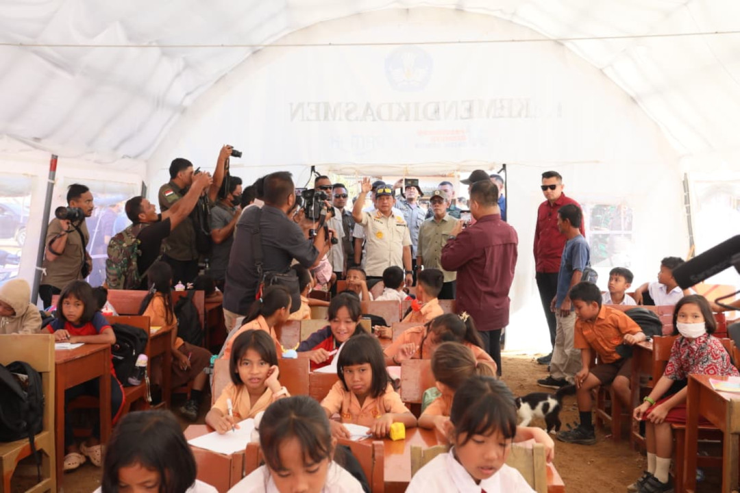 Belajar di Tenda Darurat, SD di Tapanuli Tengah Butuh Perabot dan Perangkat Belajar