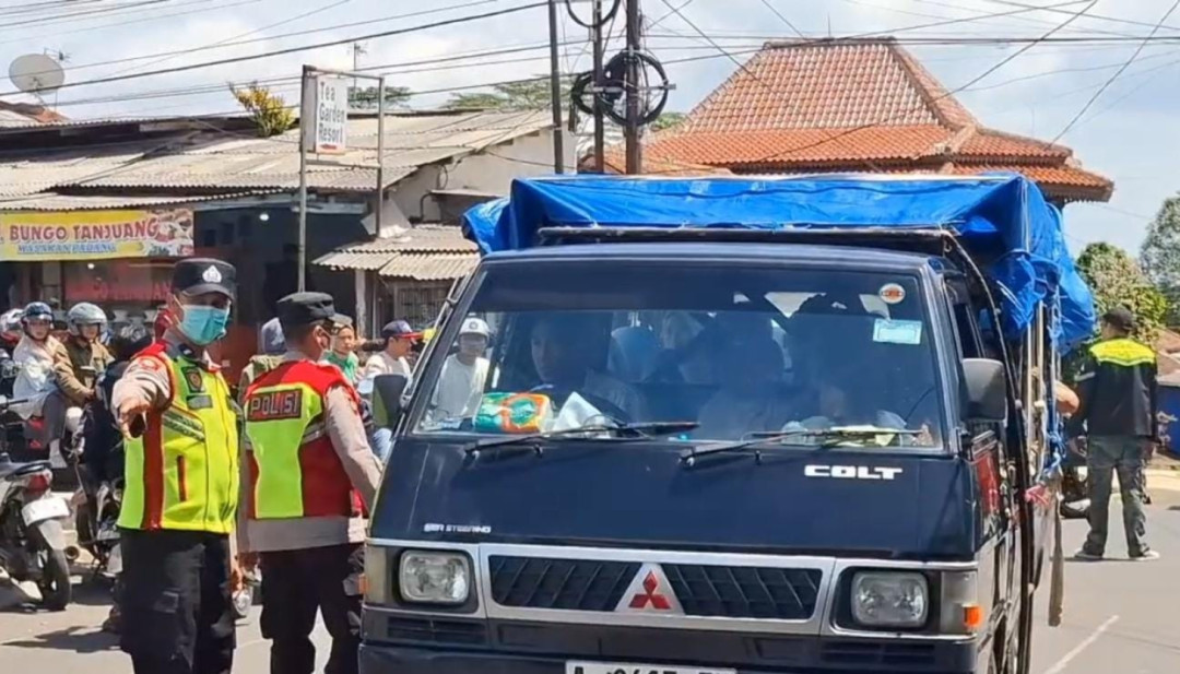 Jalur Wisata Subang Selatan Padat, Polisi Imbau Pikap Angkut Penumpang