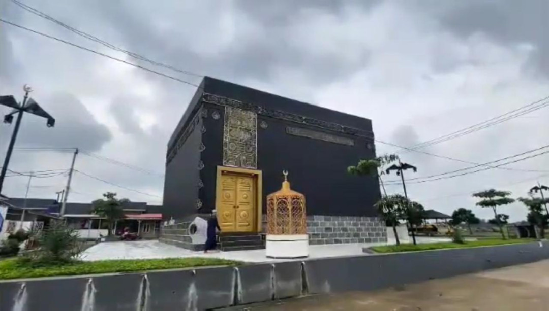Berasa di Tanah Suci, Mushola Unik Berbentuk Ka’bah Viral di Karawang