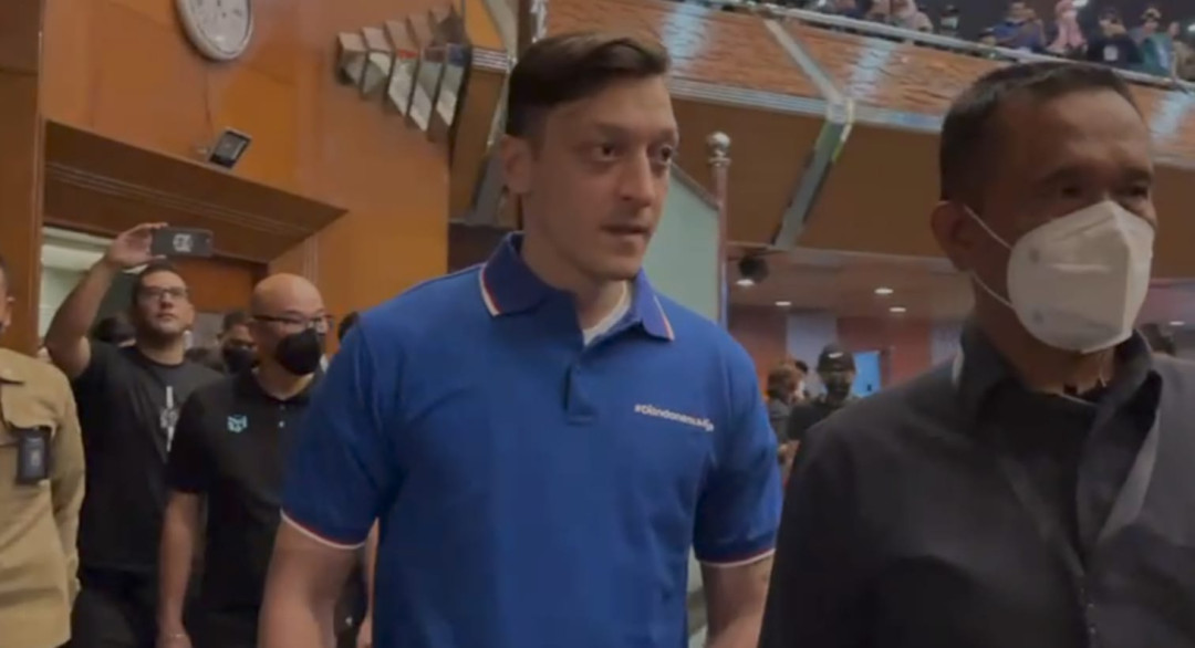 Ditanya Soal Sepak Bola Indonesia, Mesut Ozil: Jika Ingin Bagus, Harus  Investasi Besar