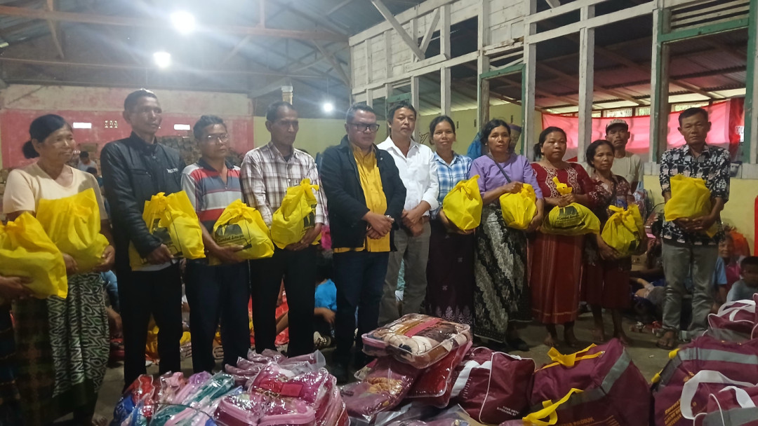Komisi VII DPR RI Salurkan Bantuan untuk Warga Humbahas