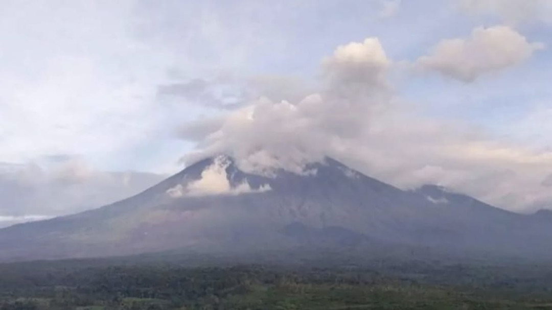 Aktivitas Gunung Semeru Hari Ini: 12 Kali Erupsi, Status Level III