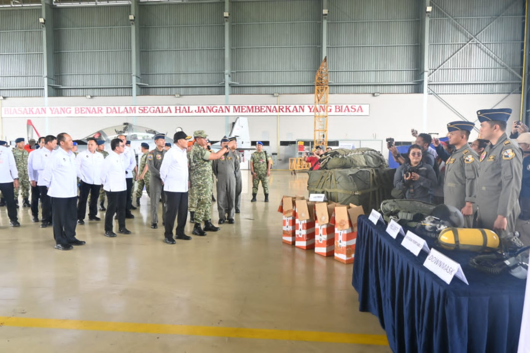 Komandan Lanud Abd Saleh Sambut Kedatangan Menkopolkam RI