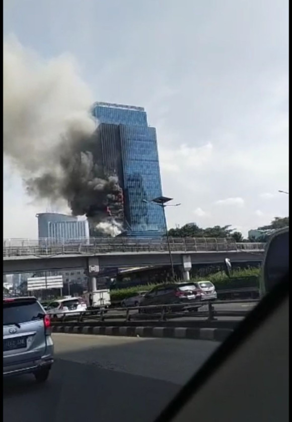 Breaking News! Menara K-Link Dilalap Si Jago Merah