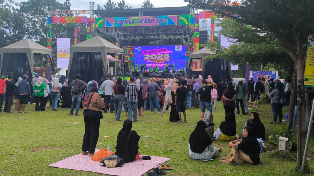 Penonton Mulai Padati Konser Musik "Semarak Tahun Baru 2025" di Studio Alam TVRI Depok