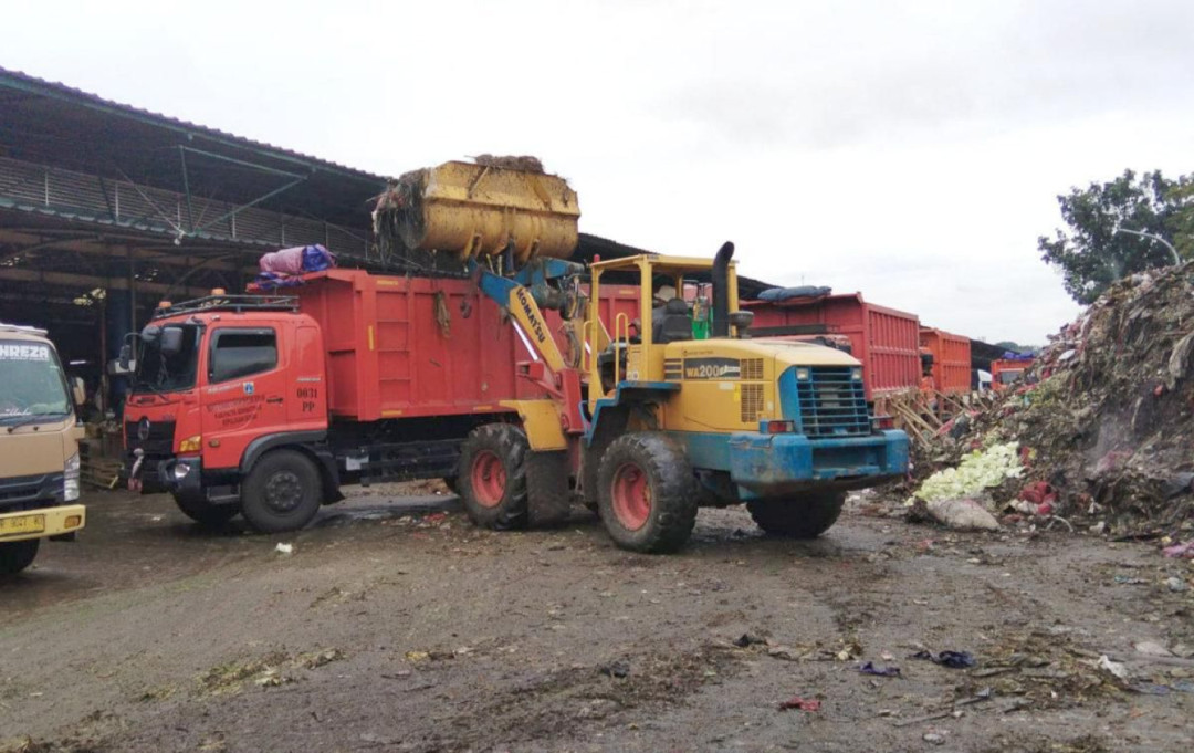 Hampir 7.000 Ton Sampah, Penanganan Pasar Kramat Jati Dipercepat