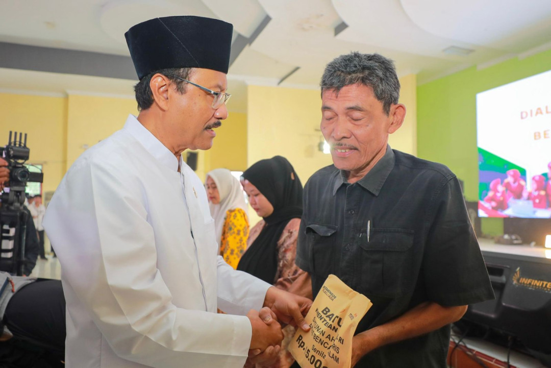 Gus Ipul Serahkan Santunan Ahli Waris Korban Banjir di Deli Serdang