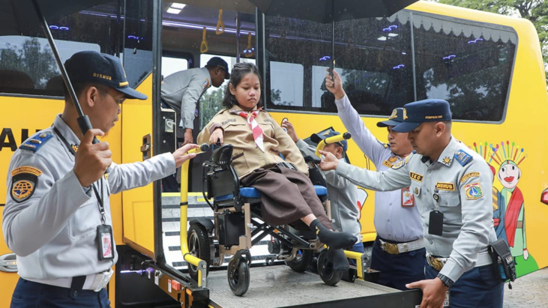 Perkuat Akses Pendidikan, Pemprov DKI Luncurkan 32 Bus Sekolah Ramah Disabilitas