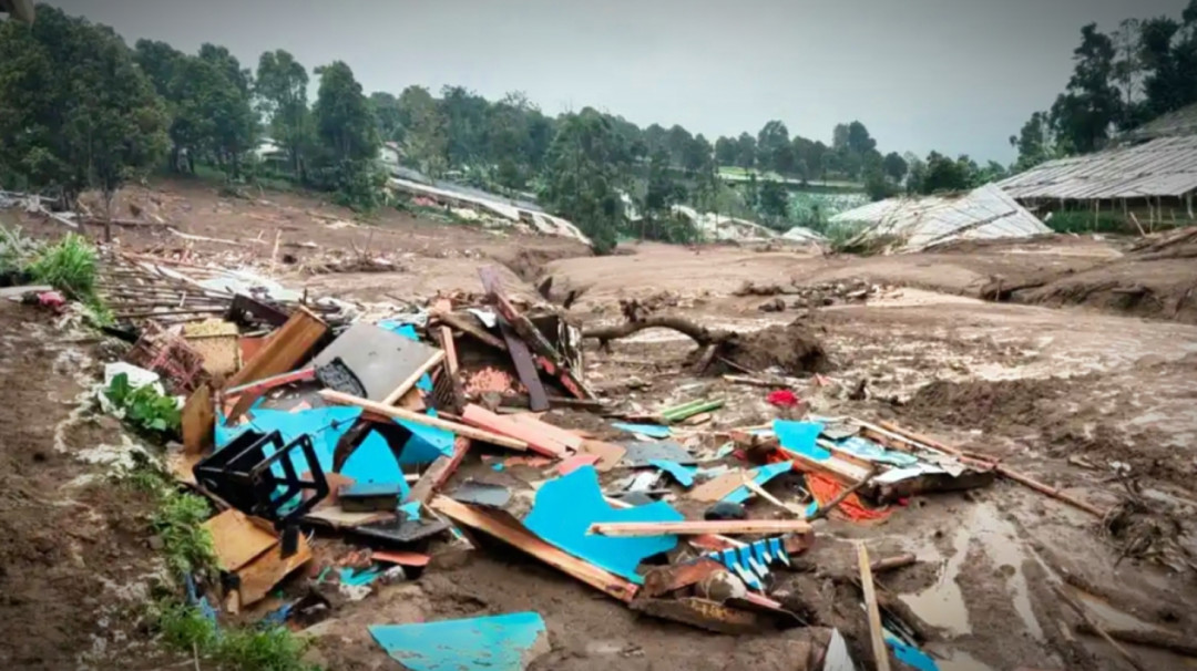 Longsor di Cisarua Bandung Barat, 82 Warga Masih Dalam Pencarian