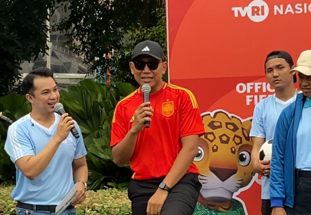 Oki Rengga Ramaikan Kick Off Bola Gembira TVRI, Doakan Timnas Indonesia Tampil di Piala Dunia 2030