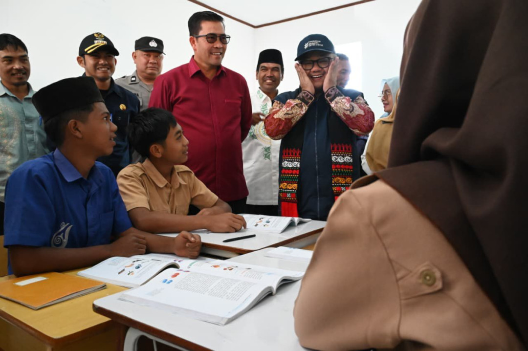 Mendikdasmen Tinjau Pembelajaran Darurat di SMPN 22 Takengon Pascabencana