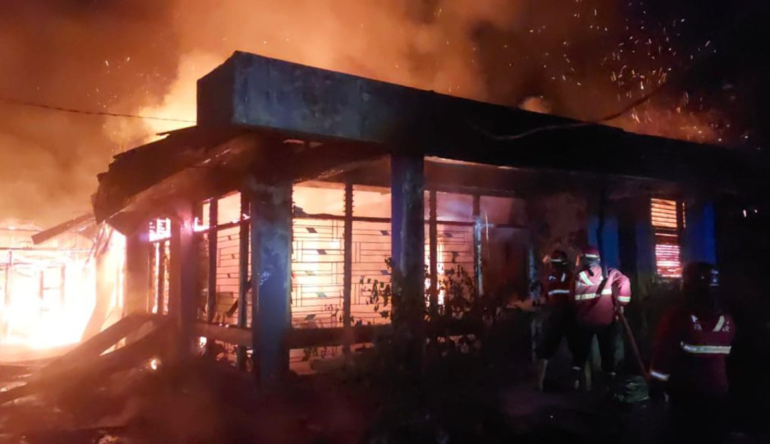 Kebakaran Hanguskan Dua Rumah di Jati Kota Padang, Kerugian Capai Rp750 Juta