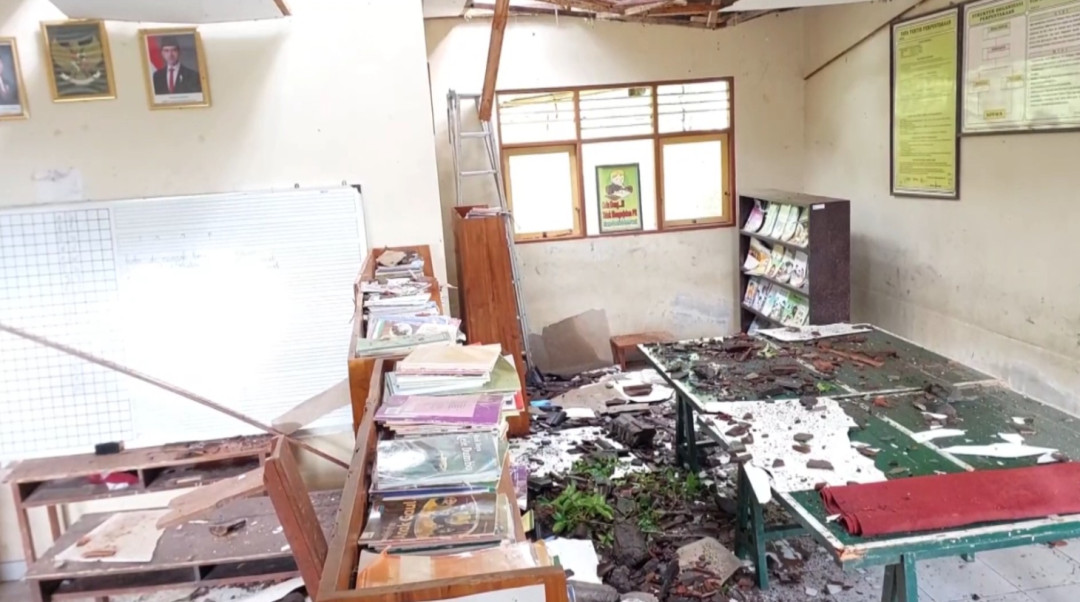 Cuaca Ekstrem Rusak Perpustakaan SD di Karangasem