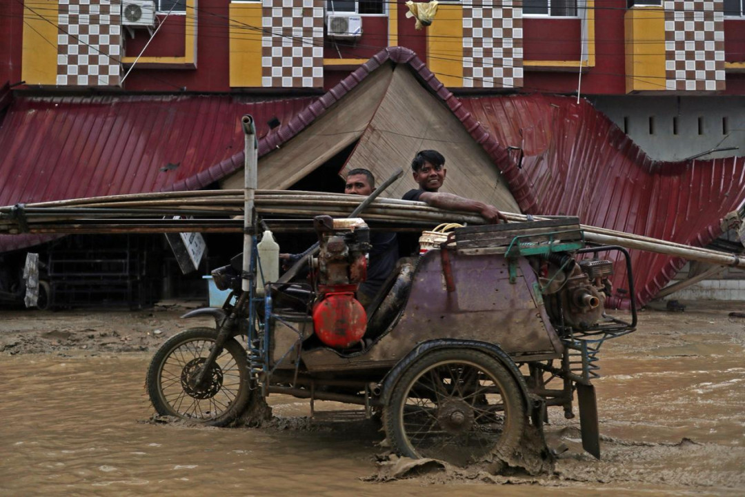Warga Bukit Tempurung Gotong Royong Pulihkan Akses Ekonomi Pasca Banjir