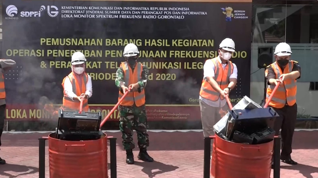 Pemusnahan Puluhan Telekomunikasi Ilegal