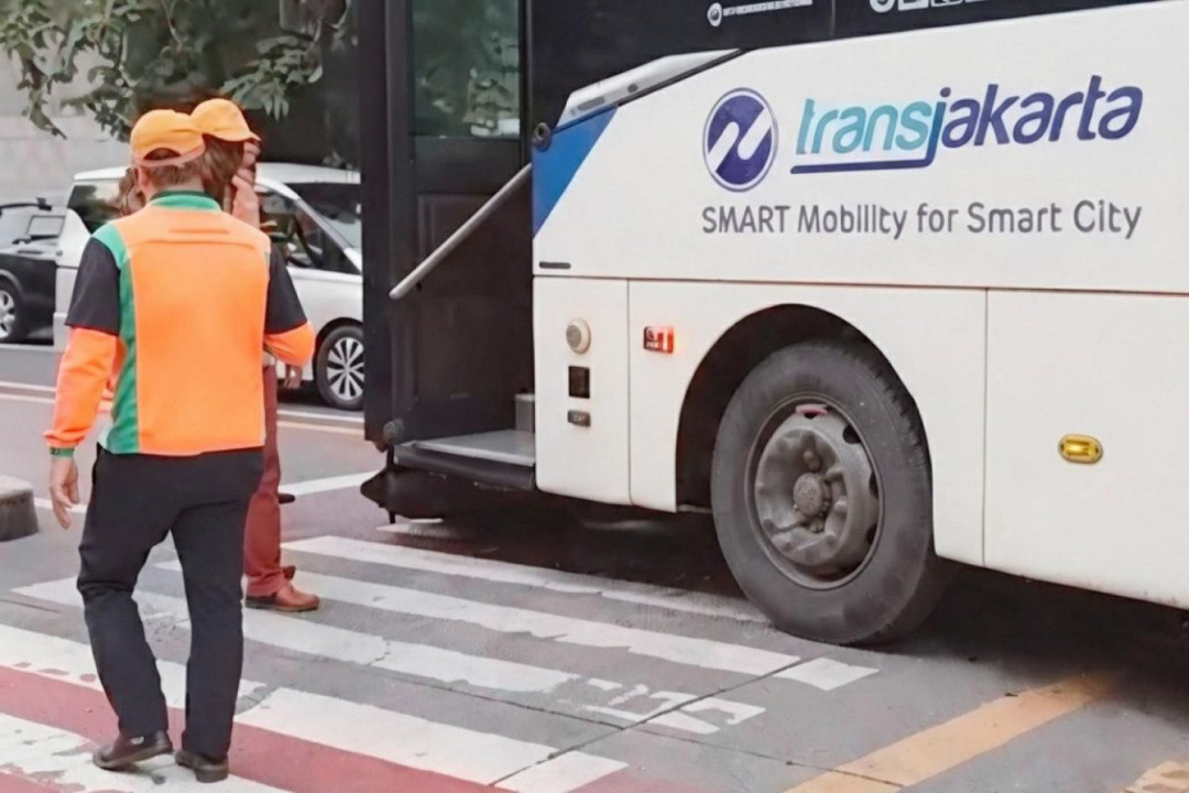 Transjakarta Rute 10H Terlibat Insiden dengan Motor di Gunung Sahari, Penumpang Selamat