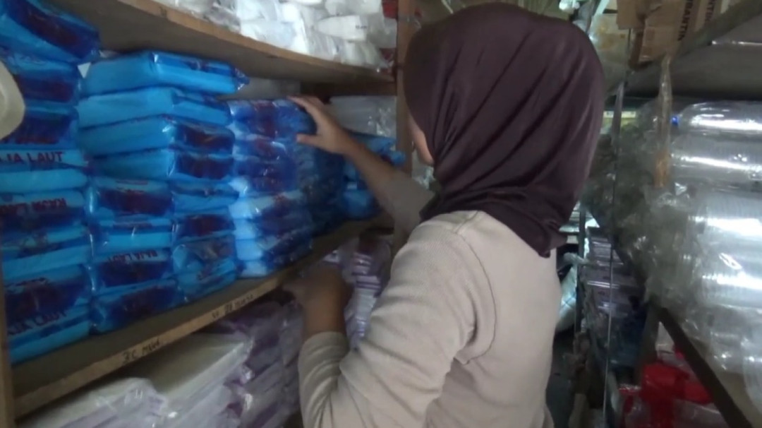 Dampak Konflik Timur Tengah, Harga Plastik di Jambi Naik 100 Persen