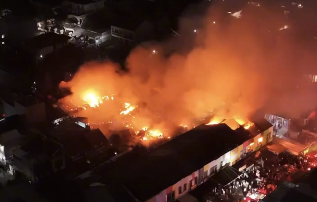 Gudang Tekstil di Cipadu Tangsel Terbakar