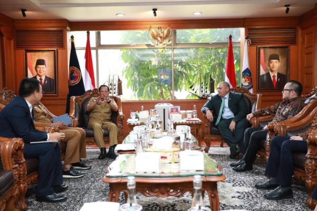 Mendagri Bahas Pendidikan dan Pengelolaan Sampah Berkelanjutan bersama CIO Danantara