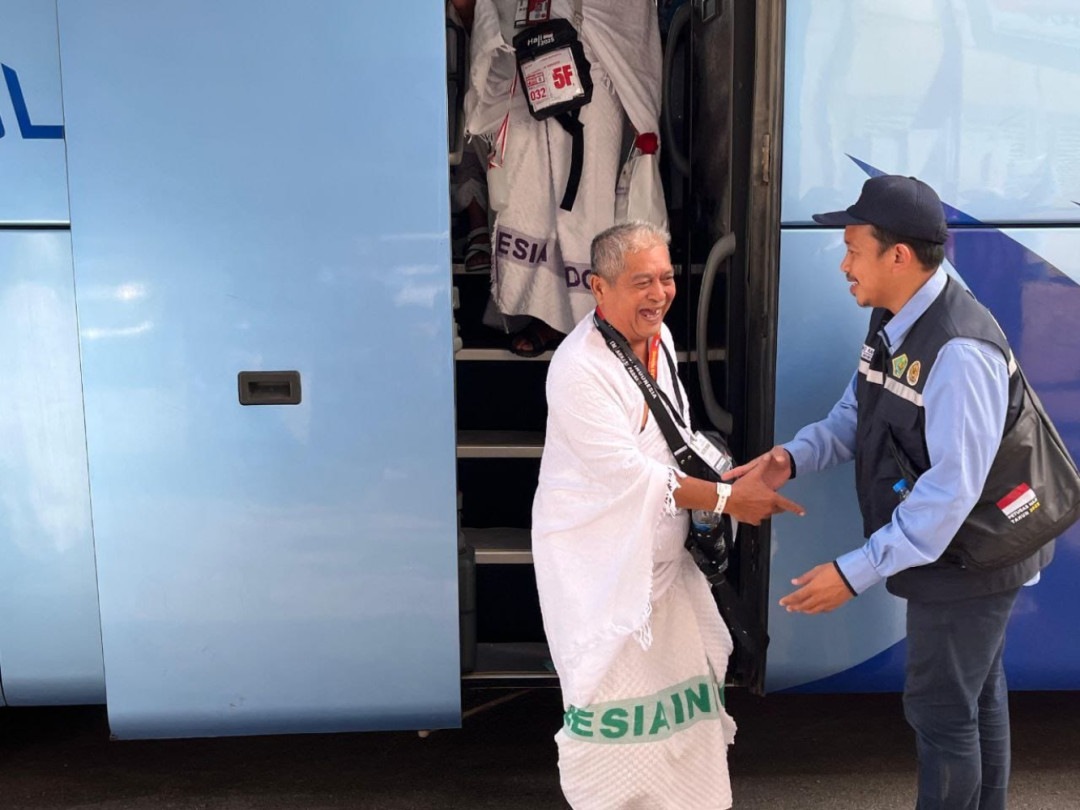 Rombongan Pertama Tiba di Makkah, dihadiahi Al Quran