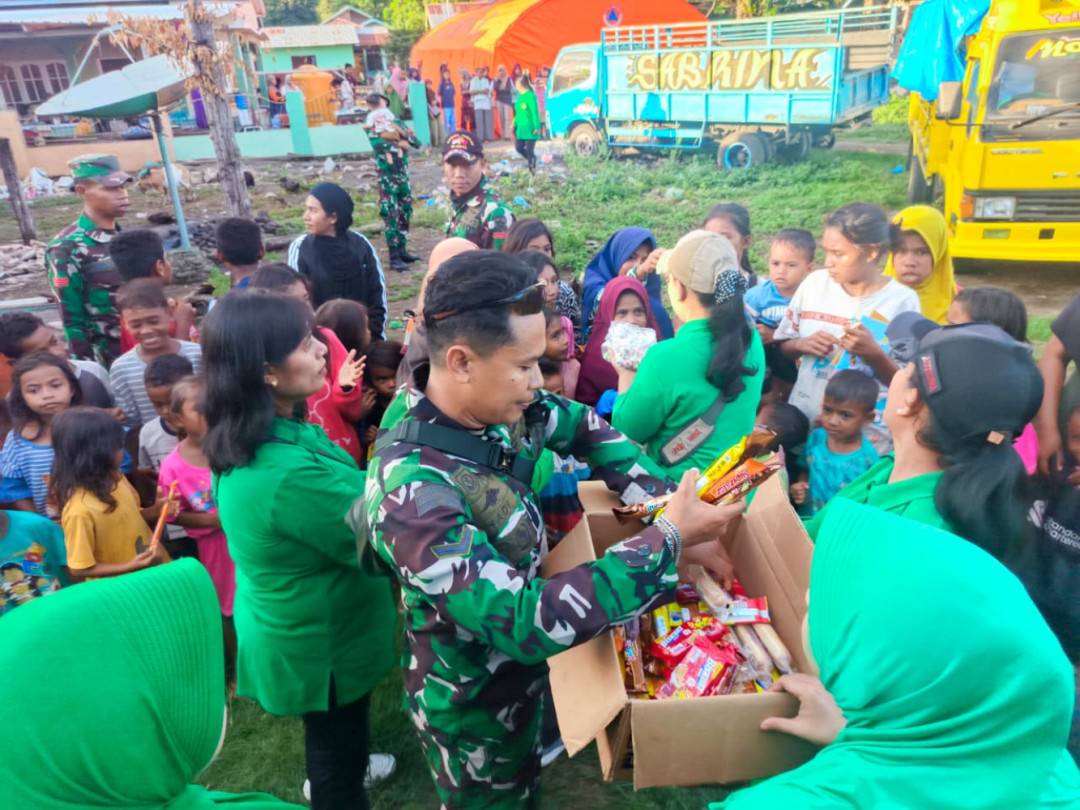 Jumlah Pengungsi Gempa Flores Timur Meningkat, TNI Intensifkan Trauma Healing