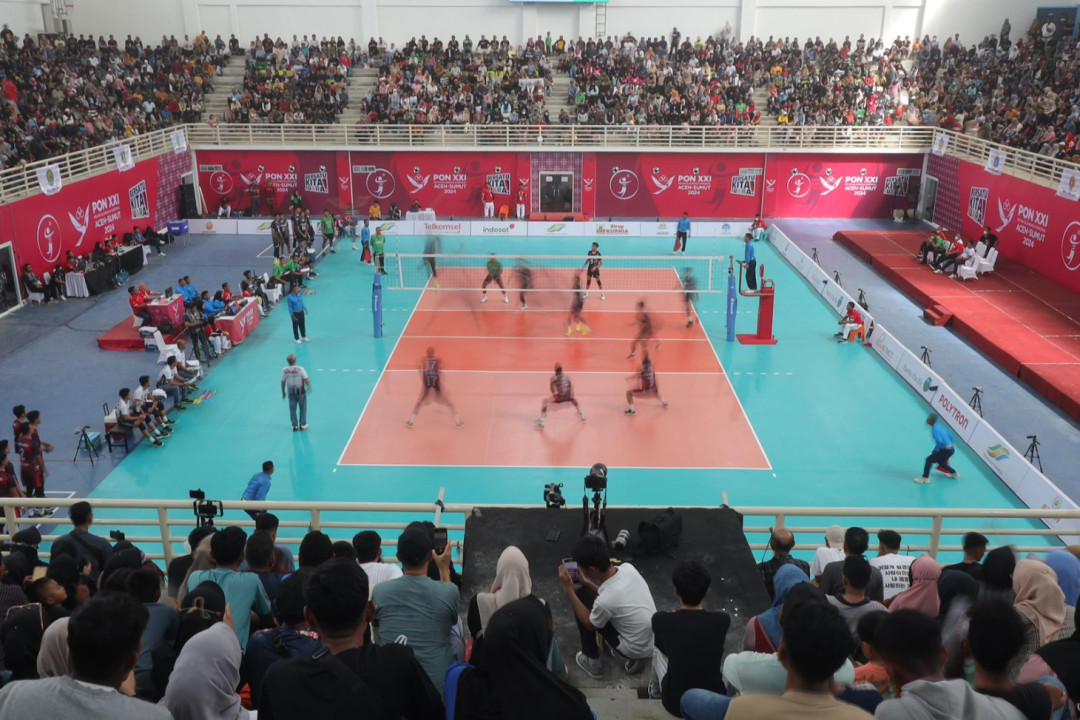 Harapan Para Petugas Kebersihan Venue Voli Indoor, Semoga Dipakai Seterusnya