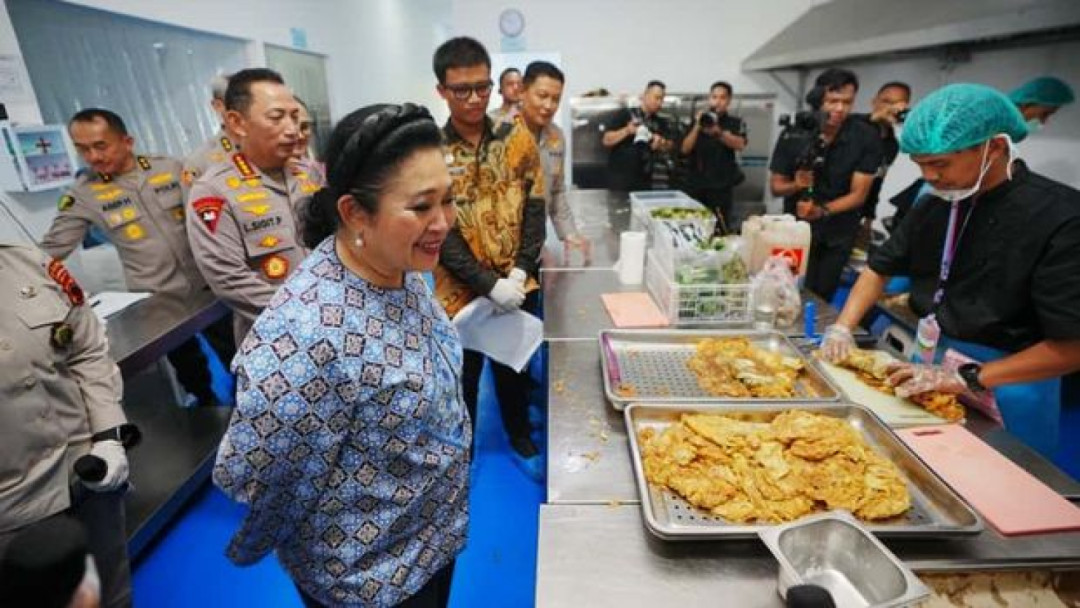 Titiek Soeharto dan Kapolri Cek Langsung Dapur MBG di Karanganyar