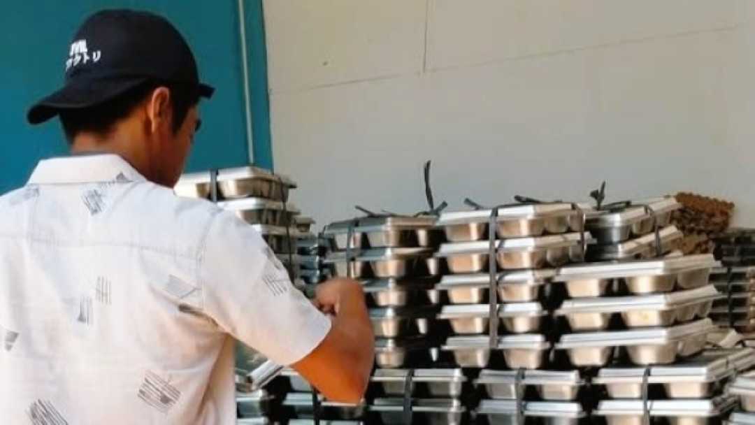 Istri Tukang Cuci Bagi Momen Suami Makan Sisa Makanan MBG: Alhamdulillah Aman!