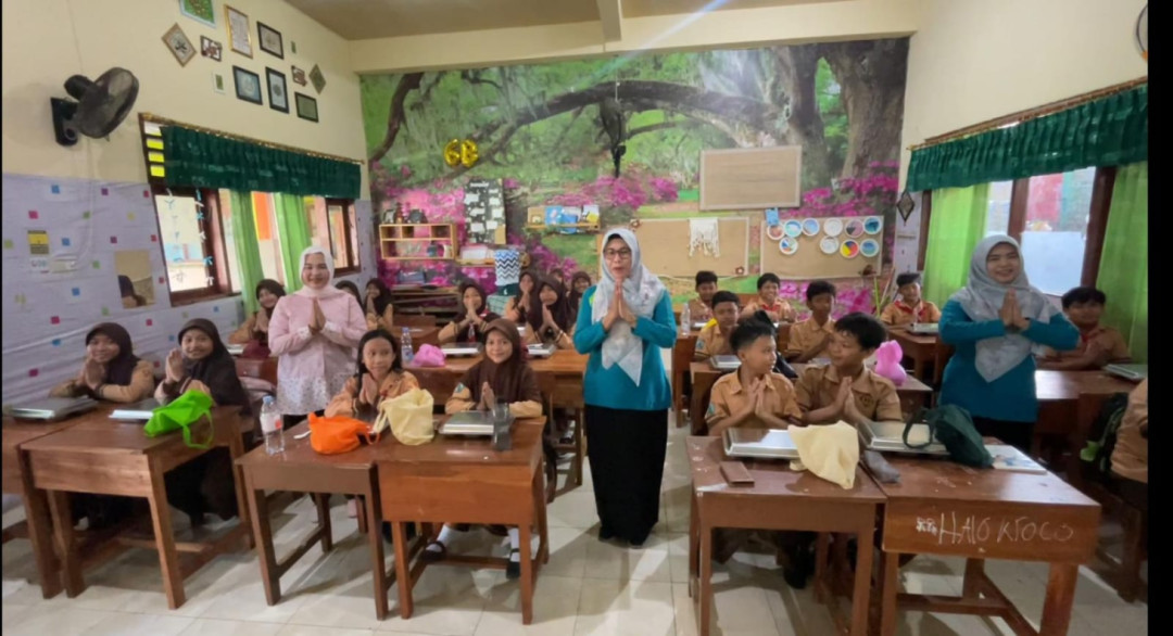 Makan Bergizi Gratis Spesial Nasi Goreng di SDN 4 Made, Rayakan Ultah Presiden Prabowo
