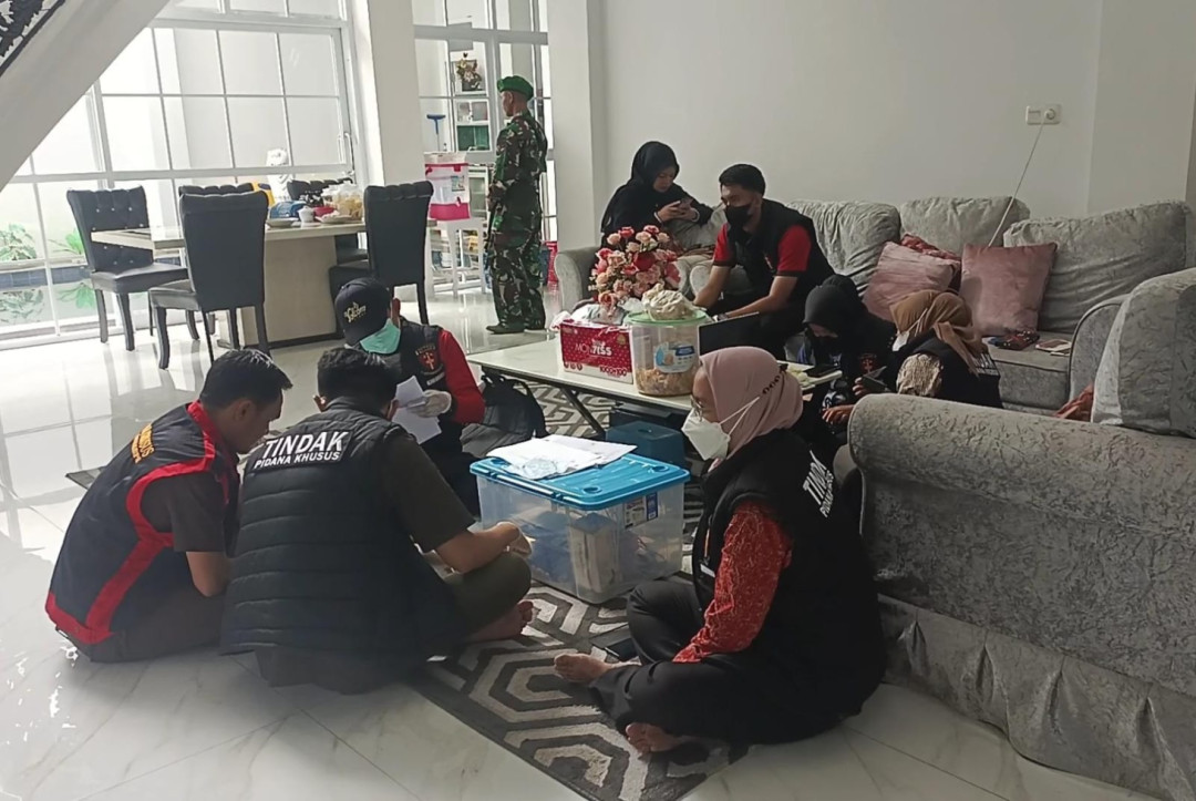 Kejari Bengkulu Geledah Rumah Kadinkes Terkait Dugaan Korupsi Pembangunan Gedung Labkesda