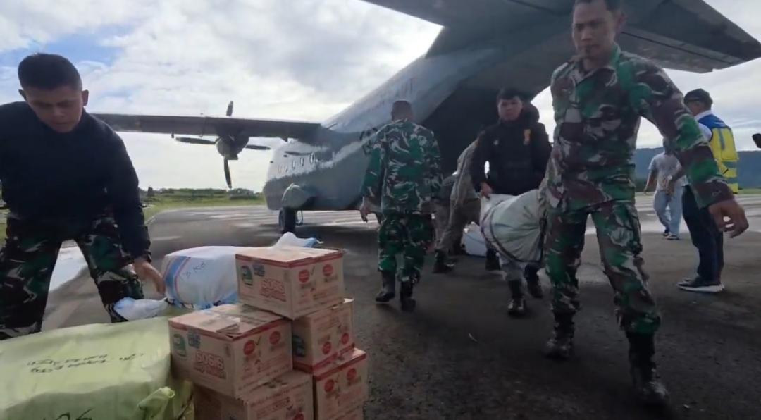 TNI AL Salurkan Bantuan Logistik ke Warga Takengon Aceh Tengah
