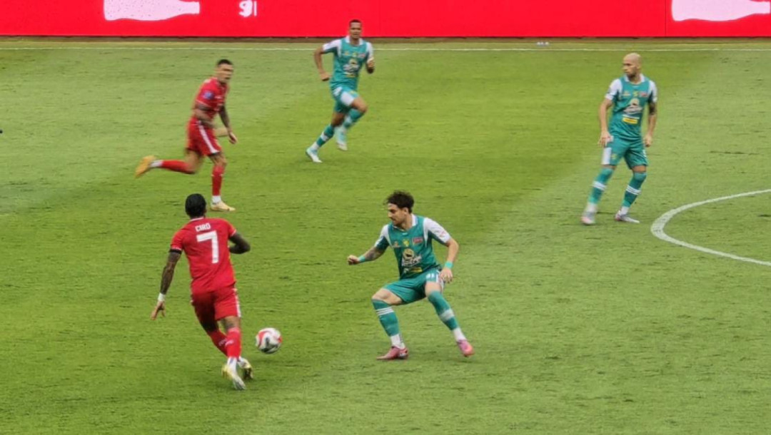 Persebaya Taklukkan Malut United dengan Skor 2 – 1