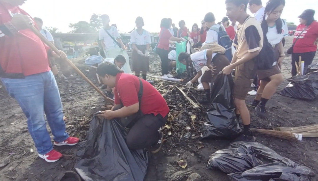 Ribuan Peserta Ikuti Gerakan Bersih Pantai Yeh Gangga, Dorong Kesadaran Bali Bebas Sampah