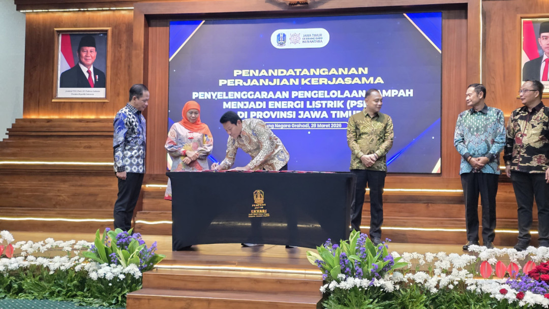 Gubernur Khofifah Teken Kerja Sama Pengolahan Sampah Jadi Energi Listrik