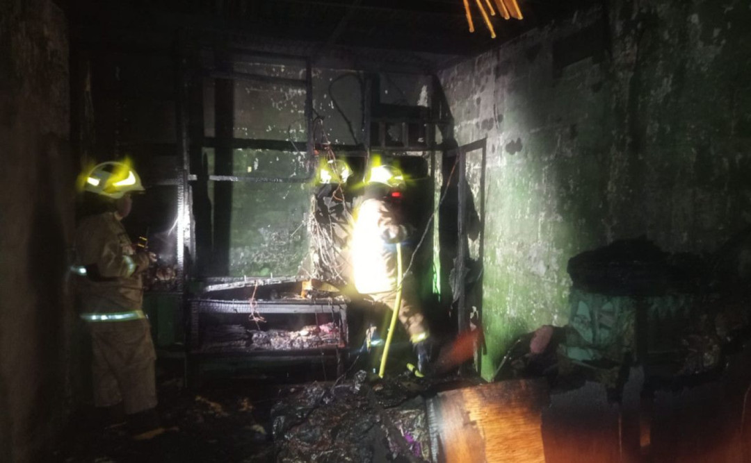 Korsleting Listrik Picu Kebakaran Dua Rumah di Pondok Pinang, 19 Jiwa Terdampak