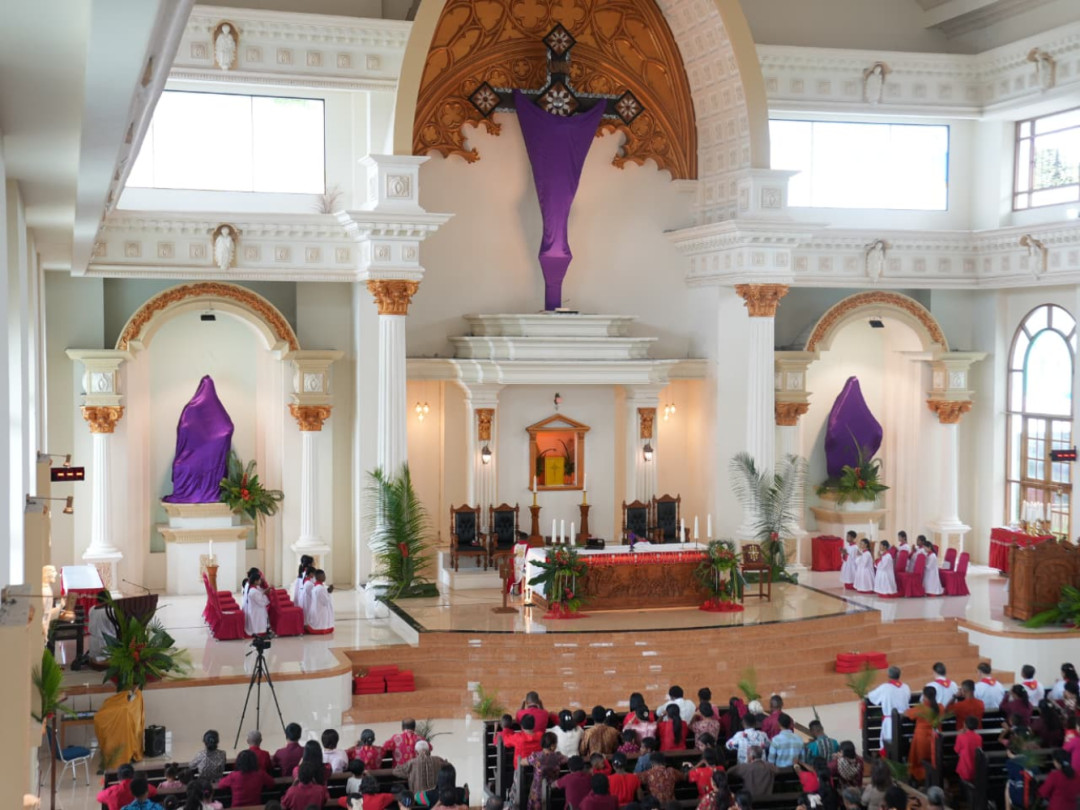 Minggu Palma di Paroki Santo Yosep Fakfak: Kesetiaan yang Diuji, Pengorbanan yang Nyata