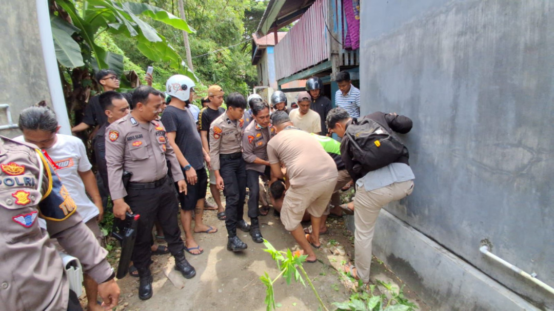 ODGJ Mengamuk Bawa Kapak Di Benteng Selayar, Polisi Terluka Saat Pengamanan