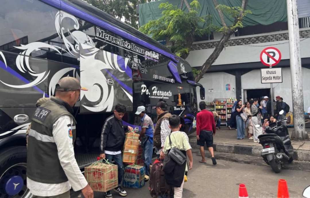 Ribuan Penumpang AKAP Tiba di Terminal Tanjung Priok Saat Arus Balik