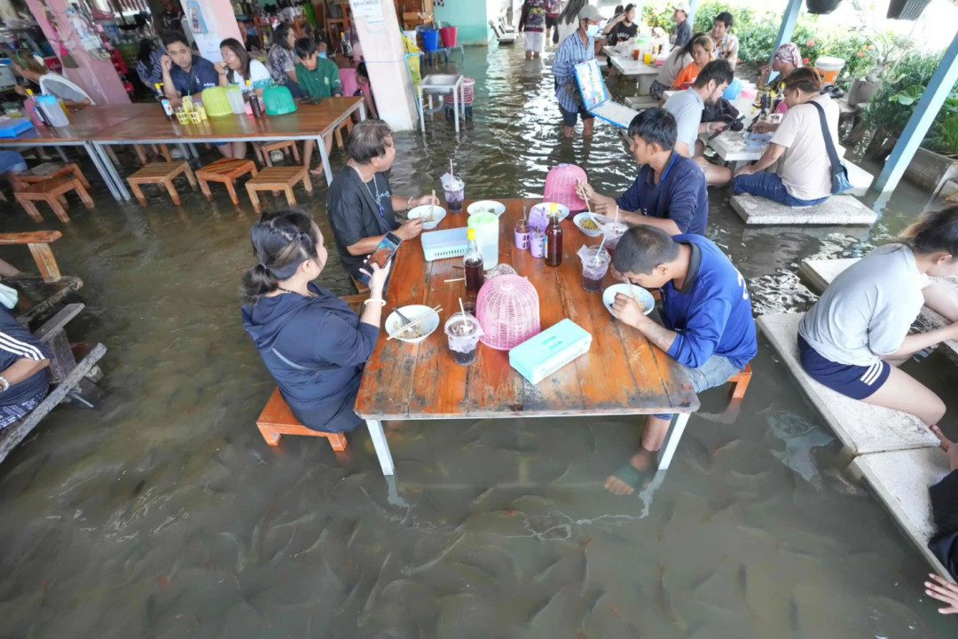 Fenomena Unik: Restoran Thailand Untung Besar Saat Banjir