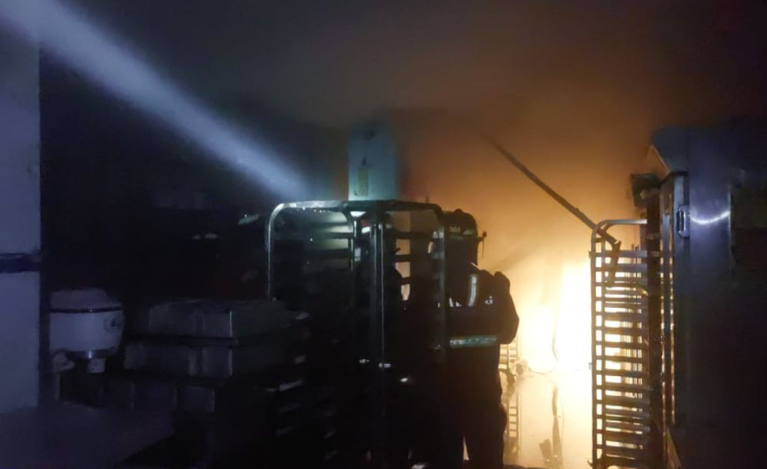 Ruko Indonesia Bakery di Padang Selatan Terbakar, Kerugian Rp150 Juta