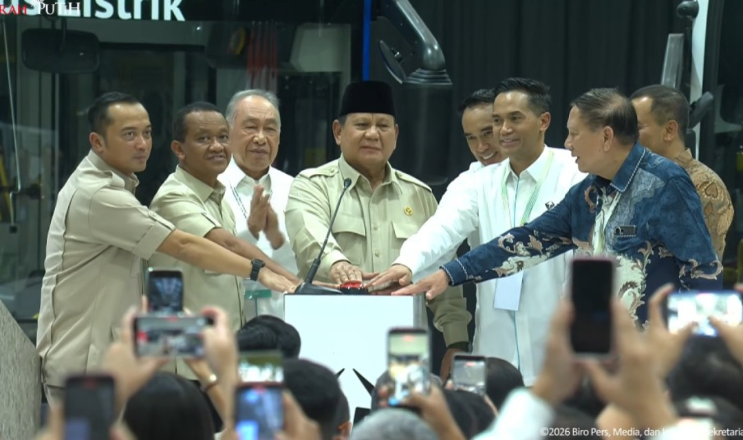 Presiden Prabowo Resmikan Pabrik Kendaraan Komersial Listrik di Magelang