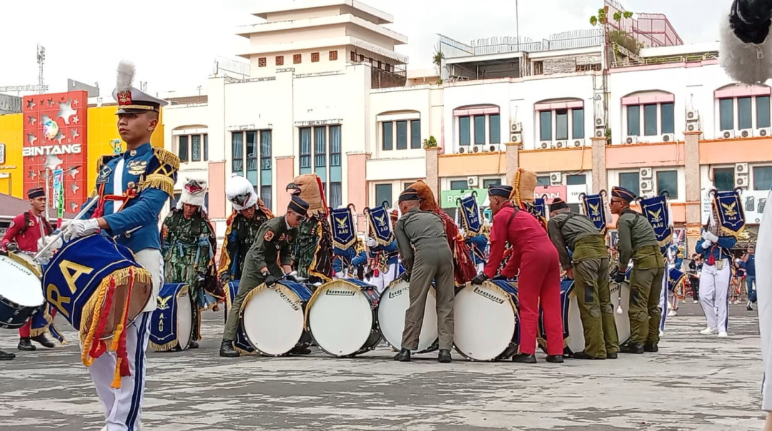 Drumband Gita Dirgantara Taruna AAU Pukau Warga Manado