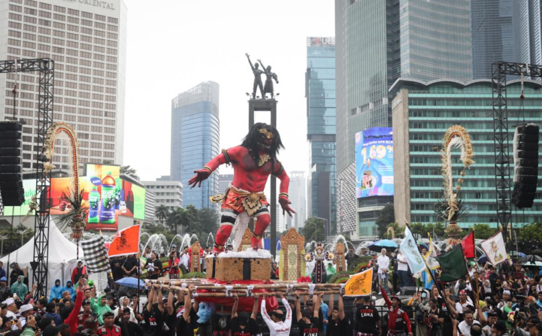 Parade Ogoh-Ogoh Meriahkan Kawasan Bundaran HI Sambut Nyepi 1948 Saka