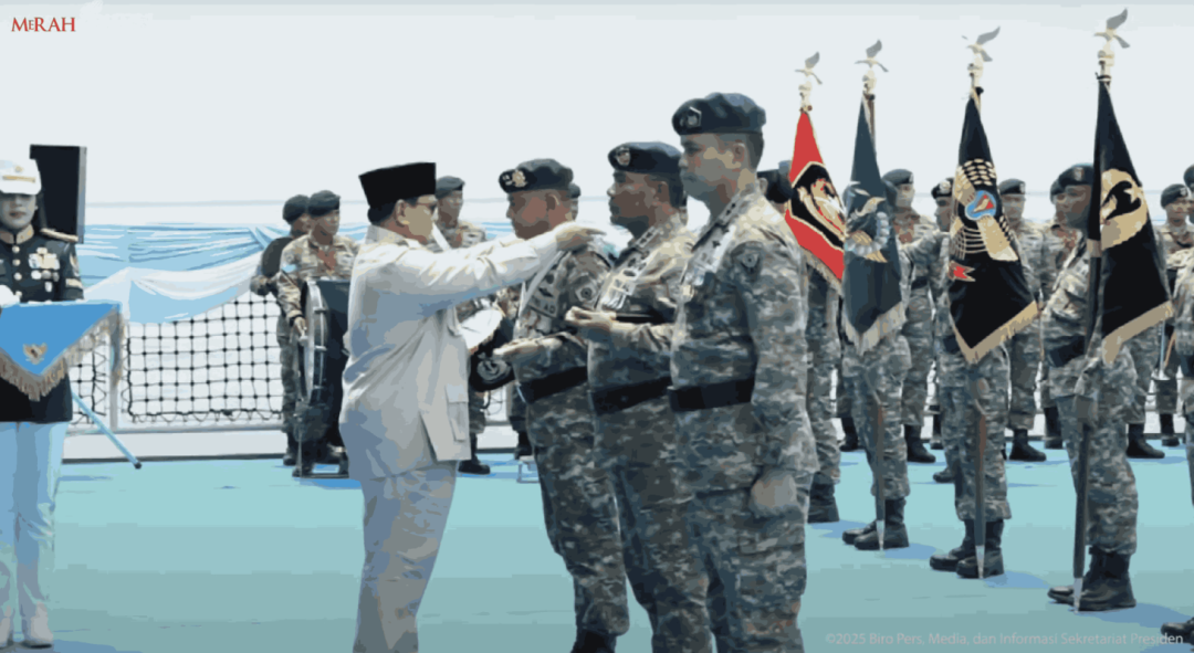 Hadiri Sailing Pass TNI AL 2025, Presiden Prabowo Beri Penghargaan kepada Perwira Berjasa