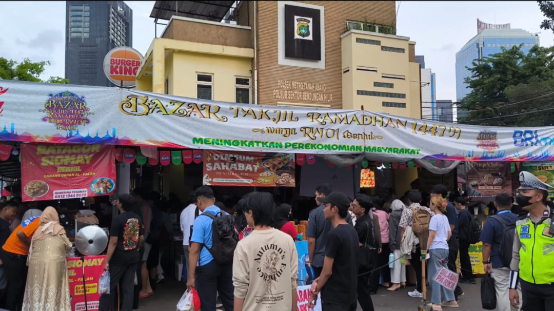 Bazar Takjil Benhil Ramai Diserbu Pengunjung