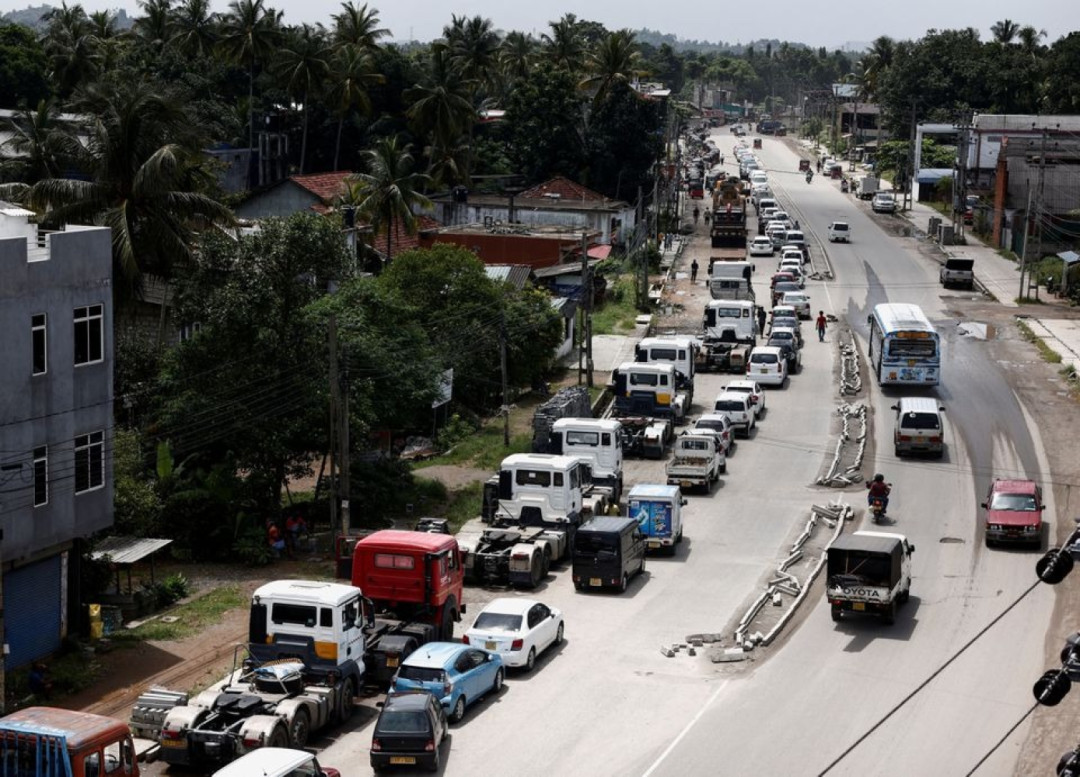 Masyarakat Sri Lanka Tuntut Pemerintah Atasi Kekurangan BBM