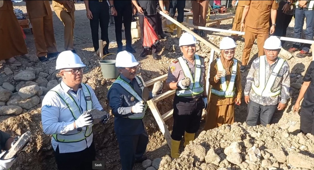 Bupati Boalemo Letakkan Batu Pertama Pembangunan Kampung Nelayan Merah Putih