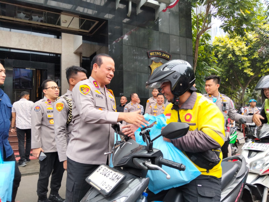 Kapolda Metro Jaya Gaungkan Kepedulian Sosial Lewat Program Jumat Peduli