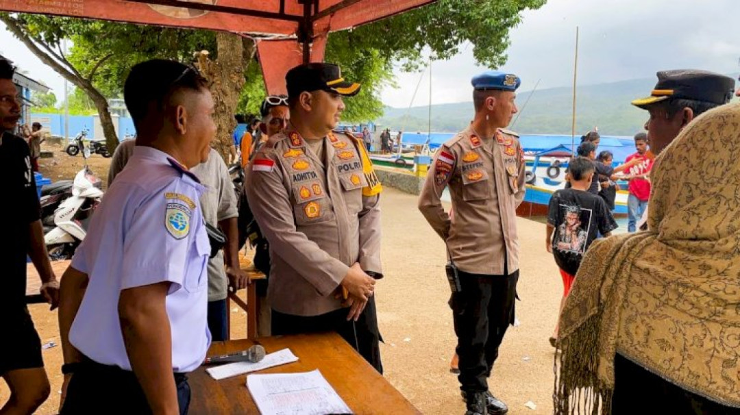 Kapolres Flores Timur Pilih Jalur Laut Cek Kesiapan Personel Pengamanan Semana Santa di Pelabuhan Pante Palo