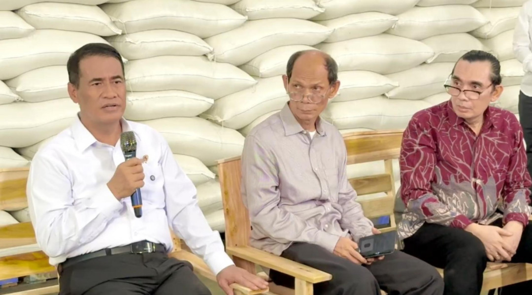 Sidak Gudang Bulog, Mentan Tegaskan Produksi Beras Nasional Meningkat